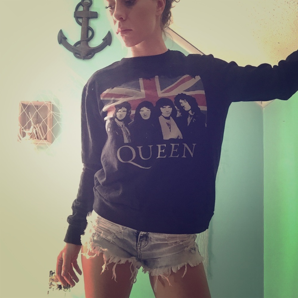 Queen Band Sweater Hot Topic