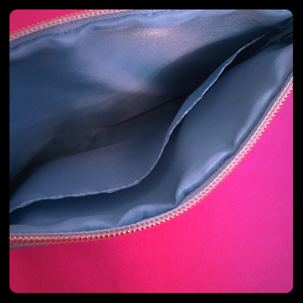 💄Cosmetics Pouch💋 - Picture 5 of 6