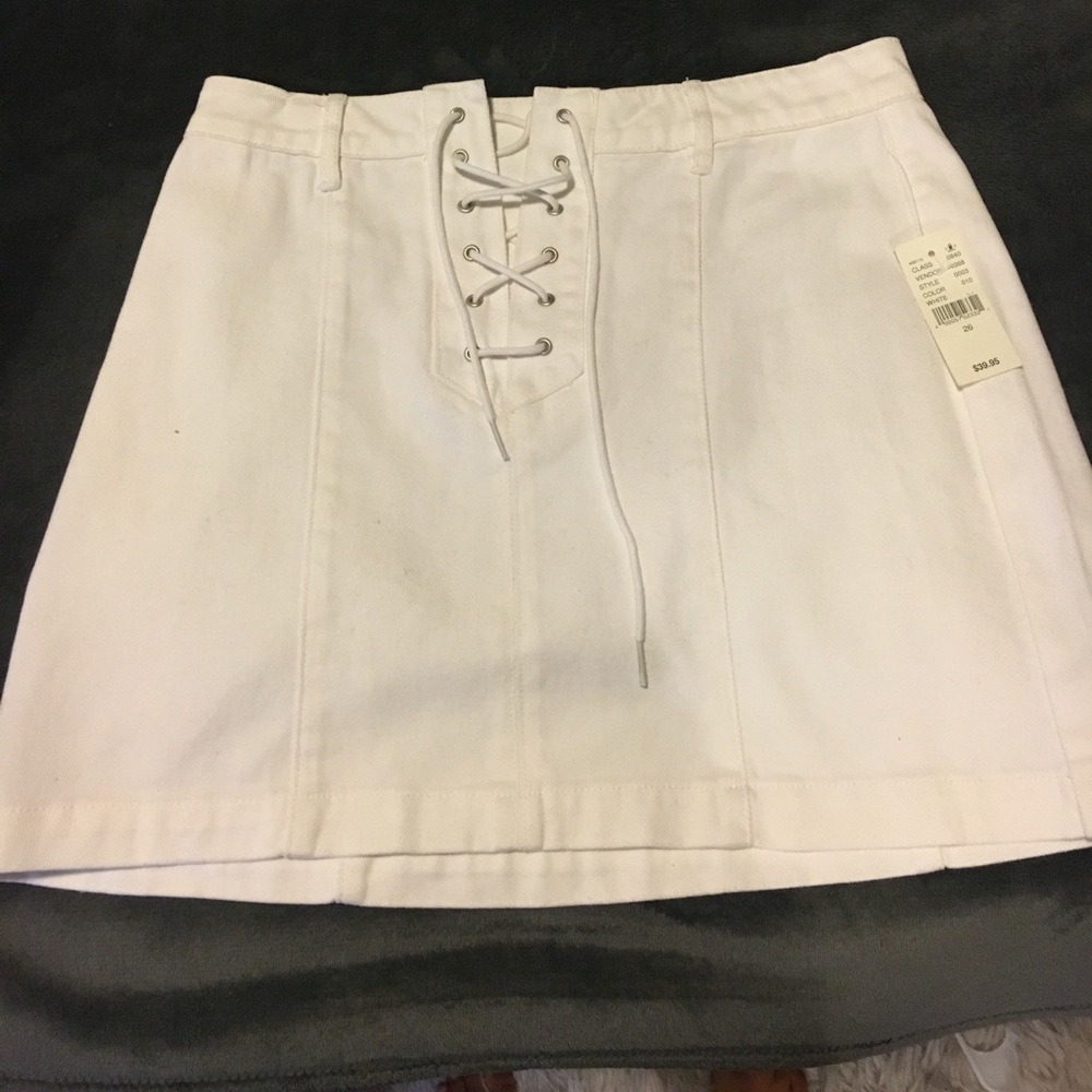 White denim skirt