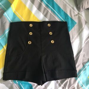Black highwasted shorts