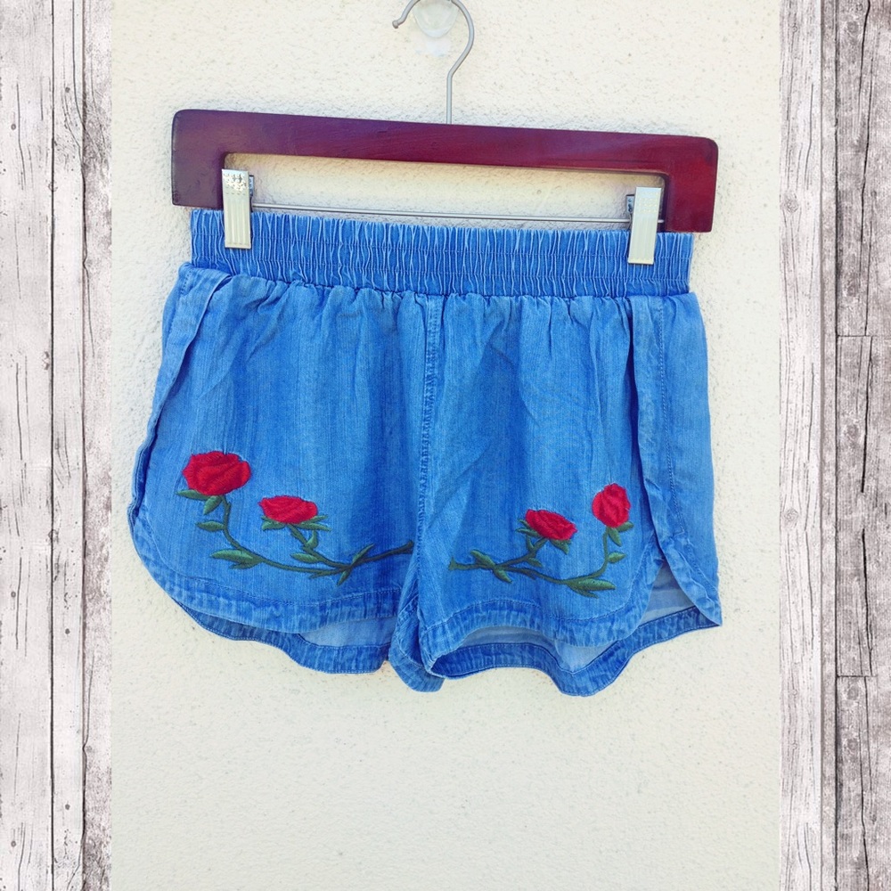 Rose 🌹 embroidered elastic shorts!