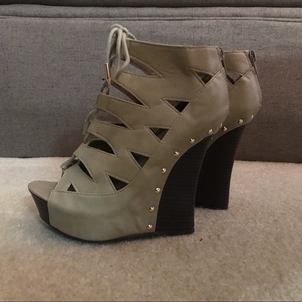 Shoedazzle wedges