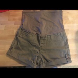 Small full panel maternity short