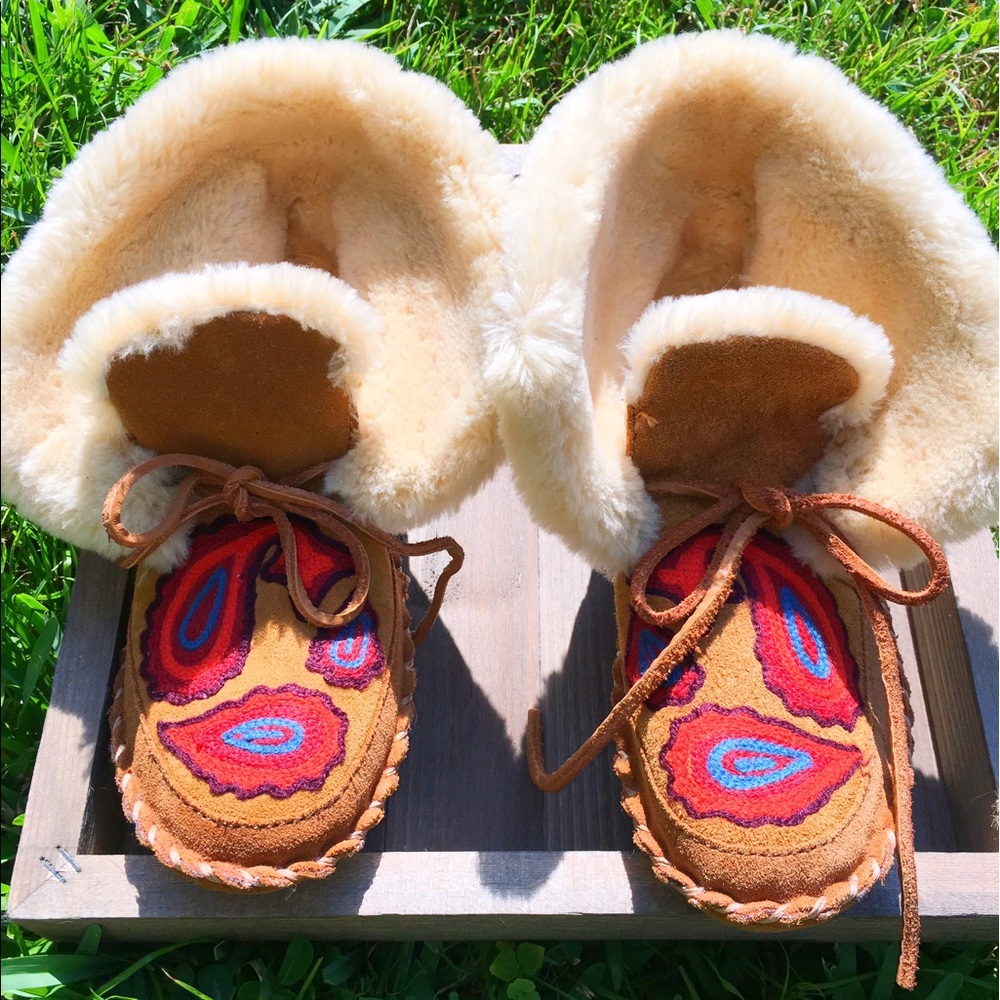 LUCKY BRAND EMBROIDERED MOCCASIN BOOTIES
