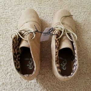 SIZE 8/9 BEIGE ETC RUE 21 WEDGES NEVER WORN