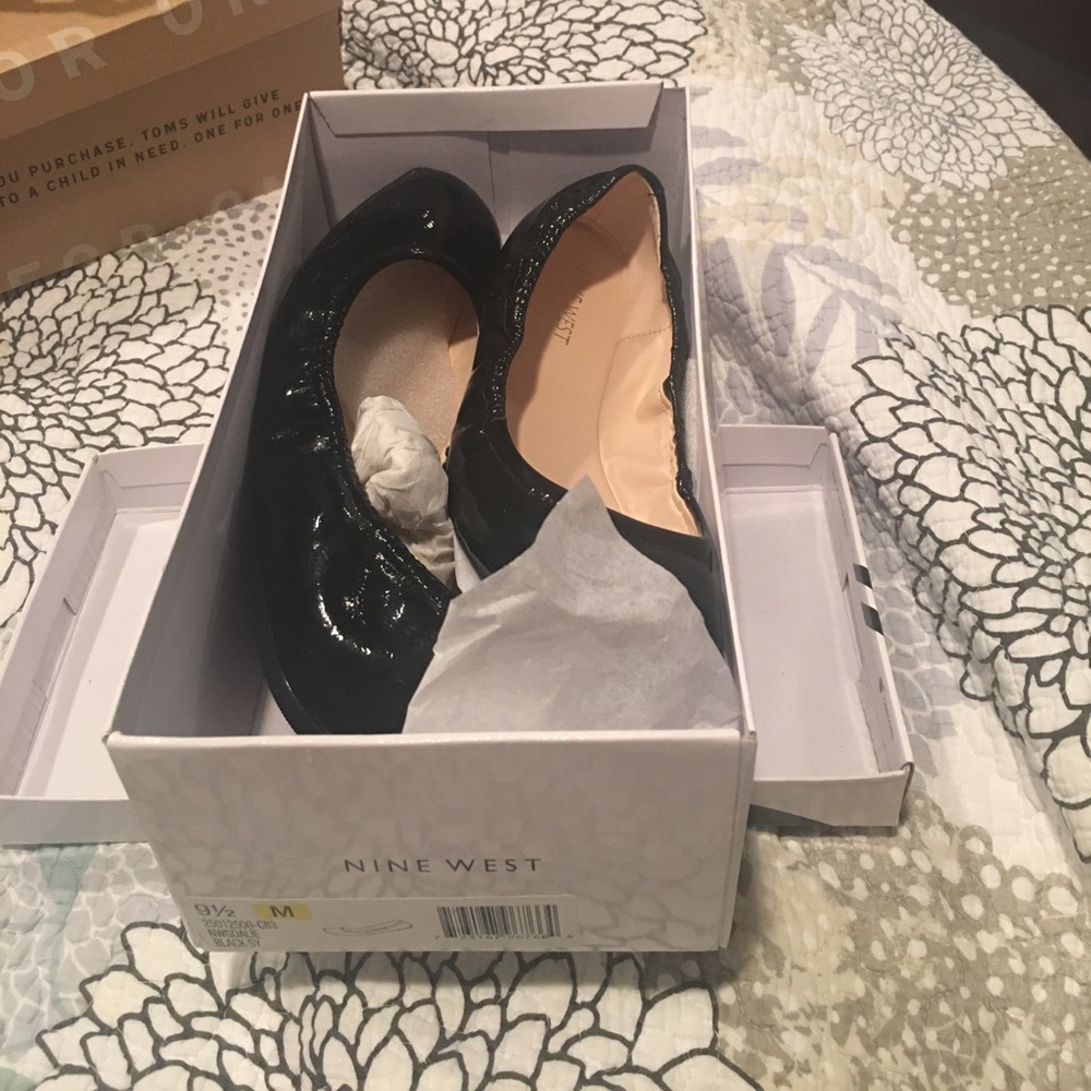 New in box Nine West black flat