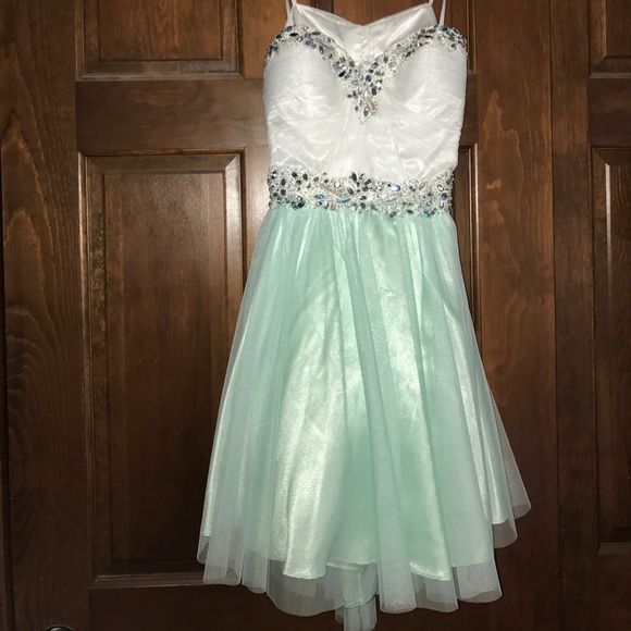 Semi-formal Homecoming dress - Picture 1 of 4
