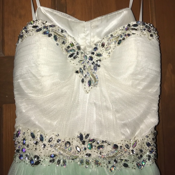 Semi-formal Homecoming dress - Picture 2 of 4