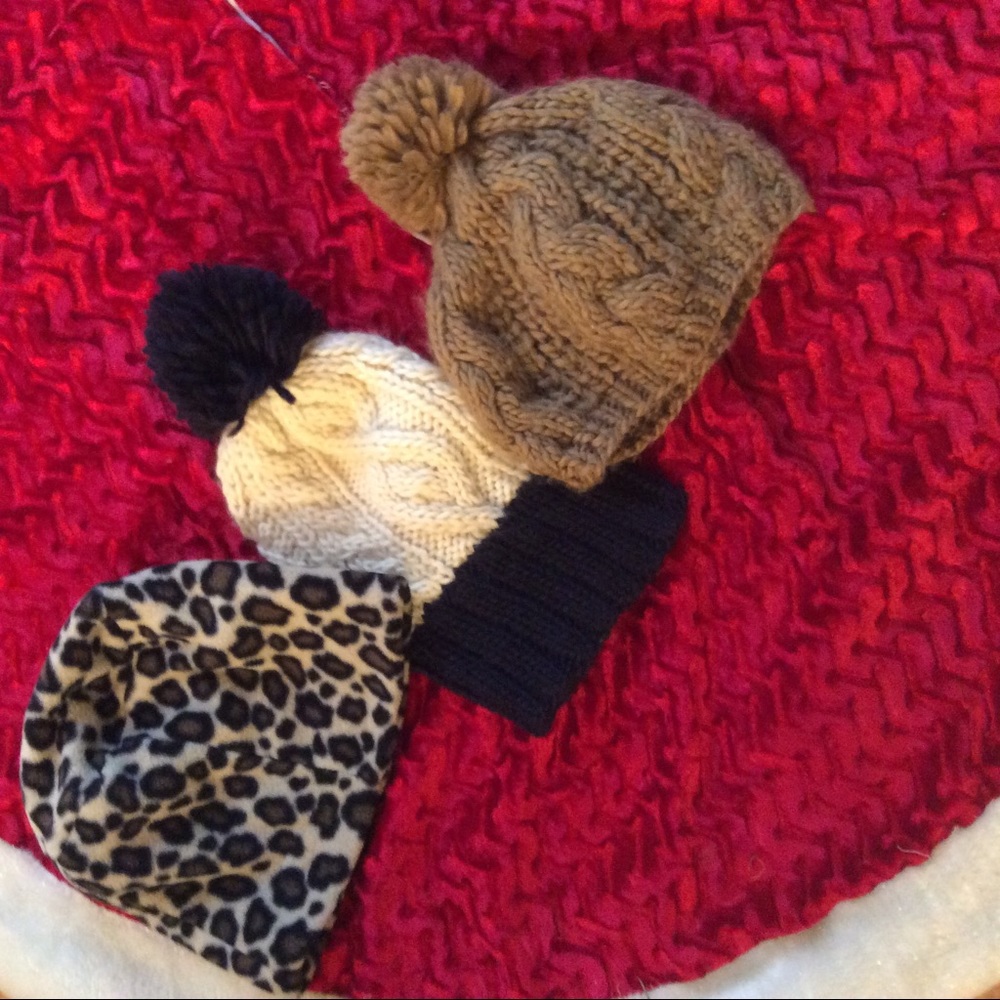 3 beanie hats, skull hats ❤️