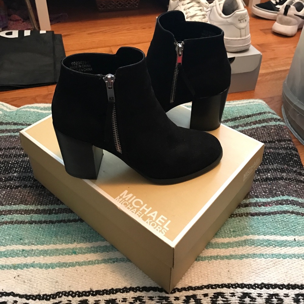 Black ankle suede booties