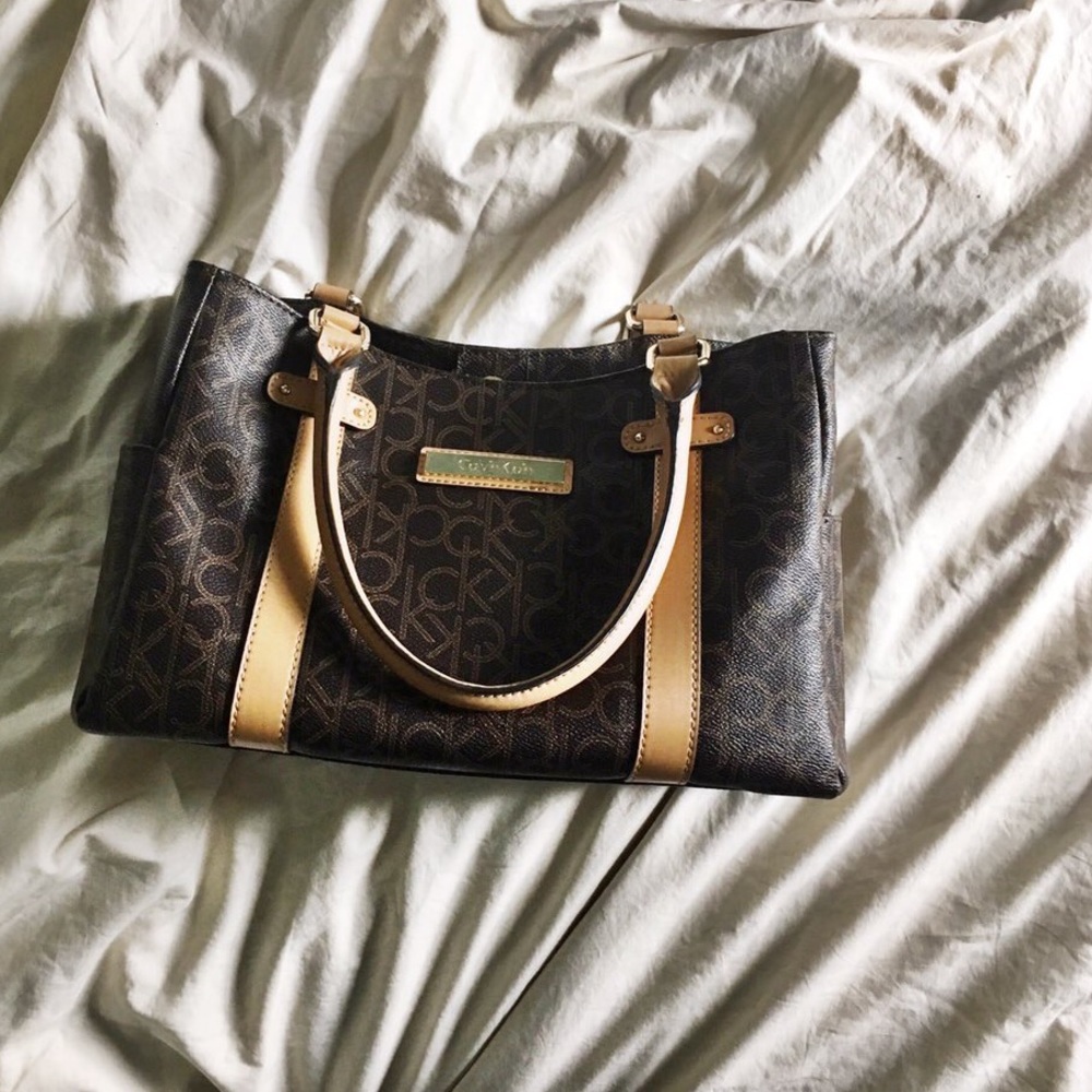 NWOT Calvin Klein Signature purse