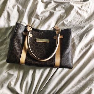 NWOT Calvin Klein Signature purse