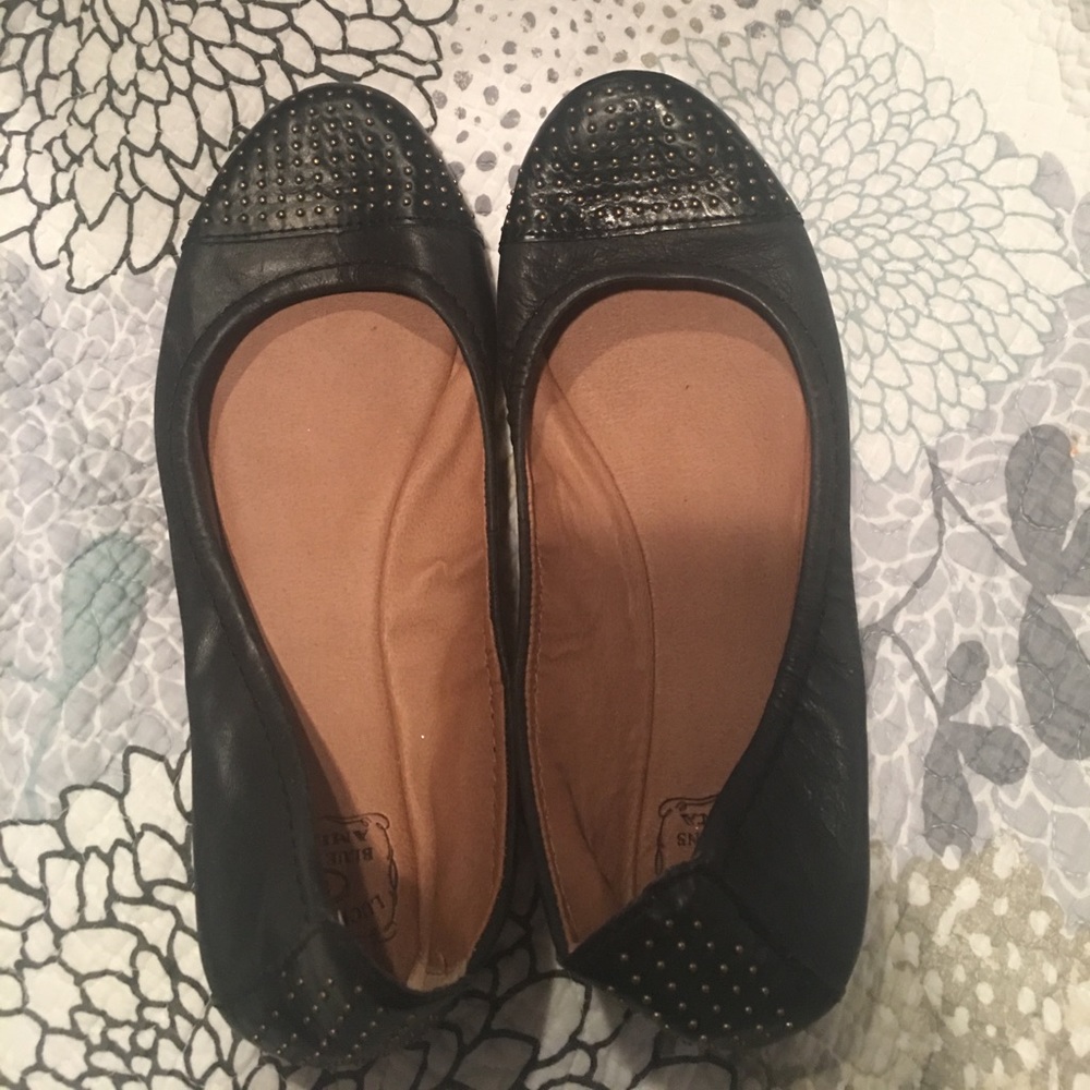 UEC Lucky Brand studded black flats
