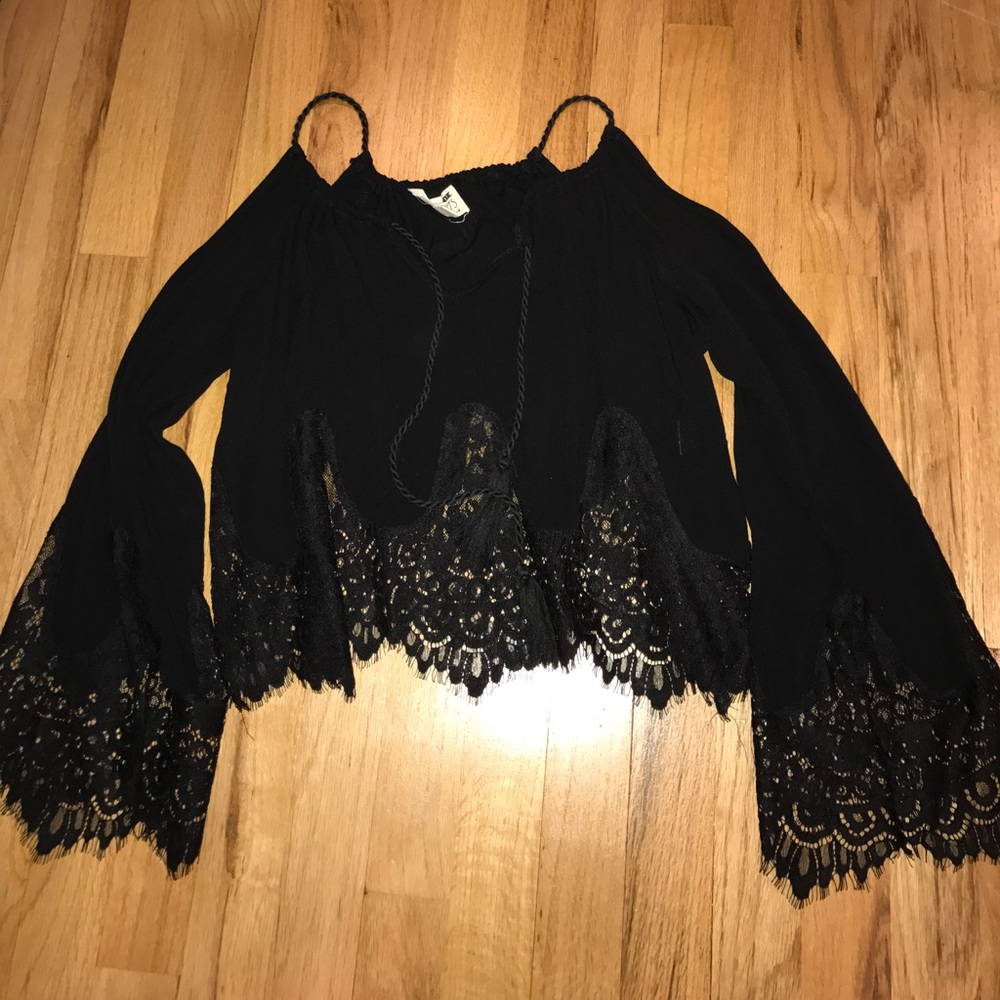 Long sleeve, crop top