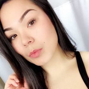 Meet your Posher, Adrienne