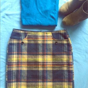 Size 6 fully lined plaid wool mini skirt
