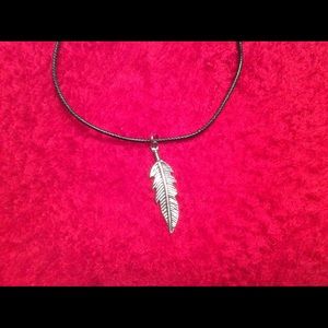 Feather adjustable unisex necklace