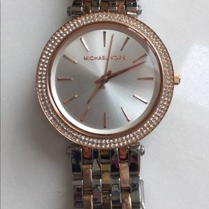 Michel Kors gold and metal color bracelet watches