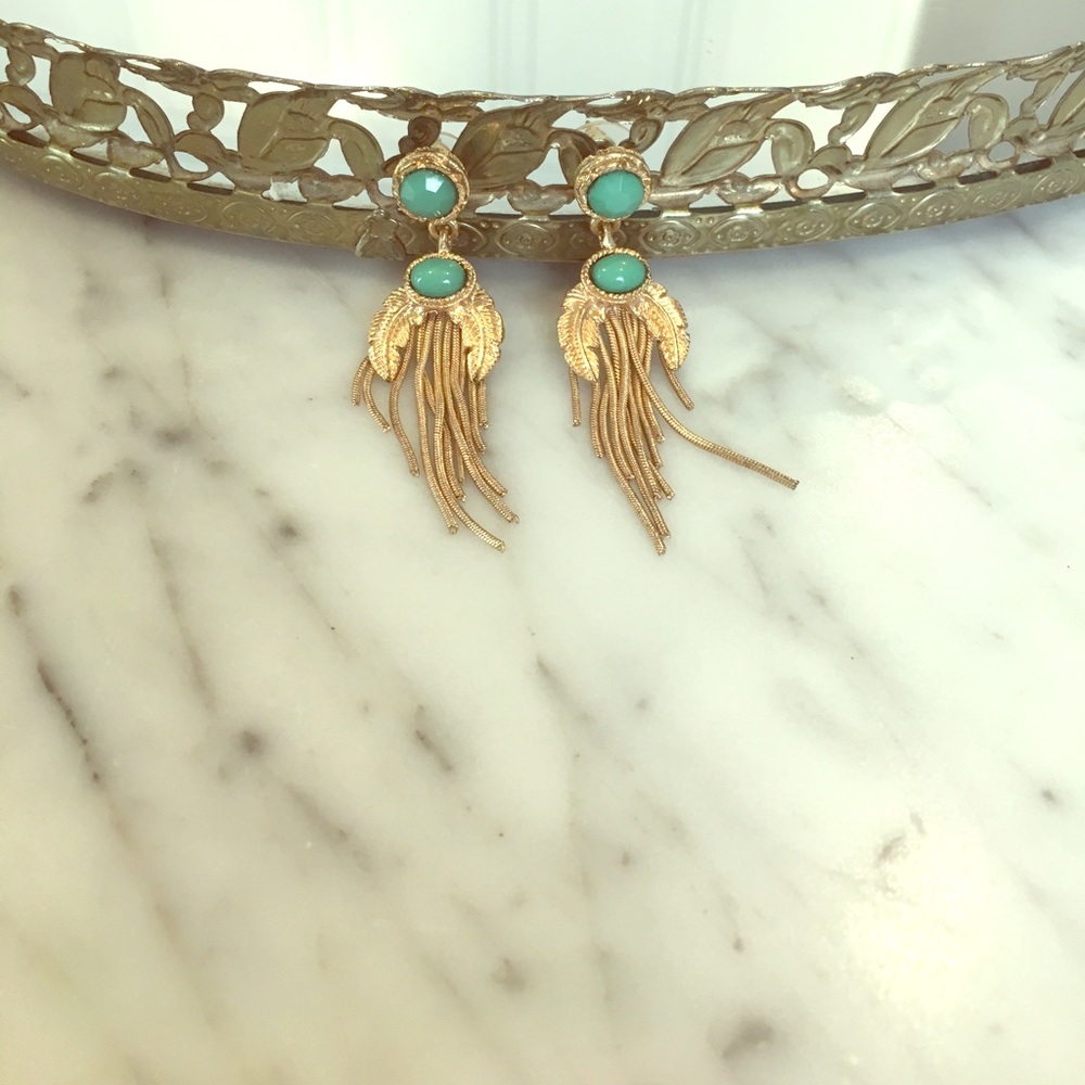 Feather dangling earrings