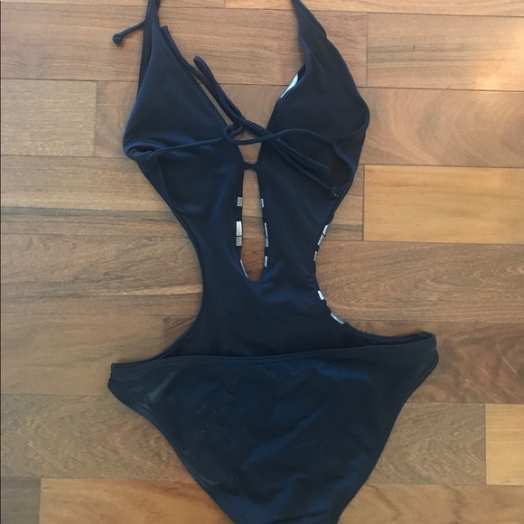 Victoria's Secret one piece bathing suit XS - Picture 4 of 6