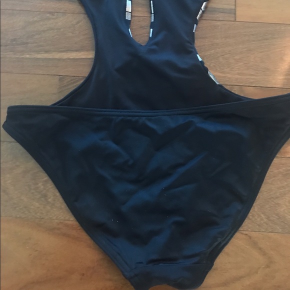 Victoria's Secret one piece bathing suit XS - Picture 5 of 6