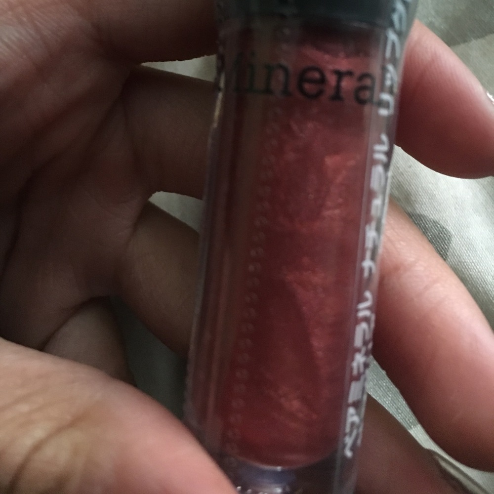 Bare minerals Mauve lip gloss