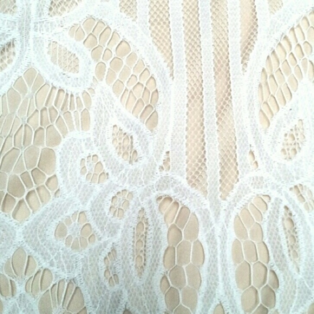 💠💠NEW BOUTIQUE💠💠 LACE SUMMER ROMPER - Picture 3 of 5