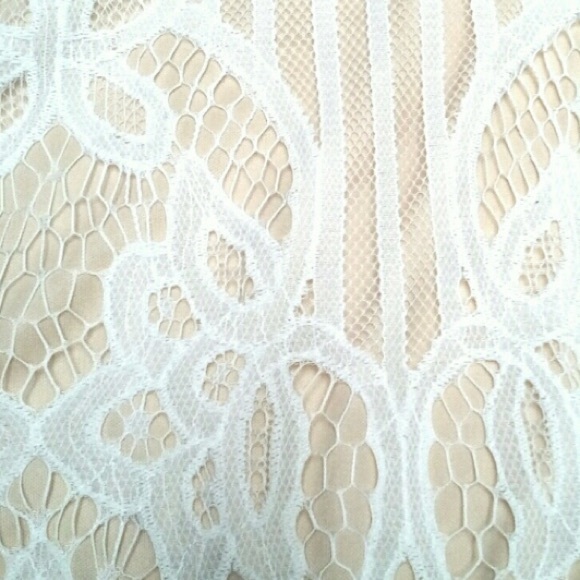 💠💠NEW BOUTIQUE💠💠 LACE SUMMER ROMPER - Picture 3 of 5