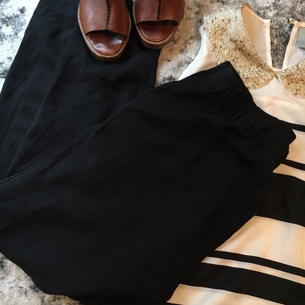 Gap black jogger crops