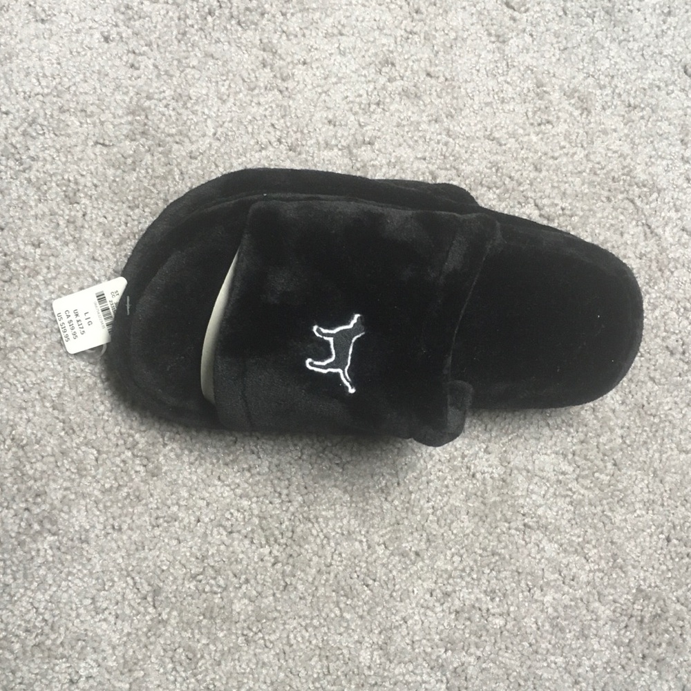 PINK VICTORIAS SECRET SLIPPERS