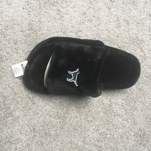 PINK VICTORIAS SECRET SLIPPERS