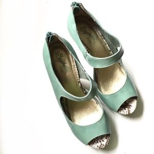 Seychelles platform heels, gorgeous turquoise, 9