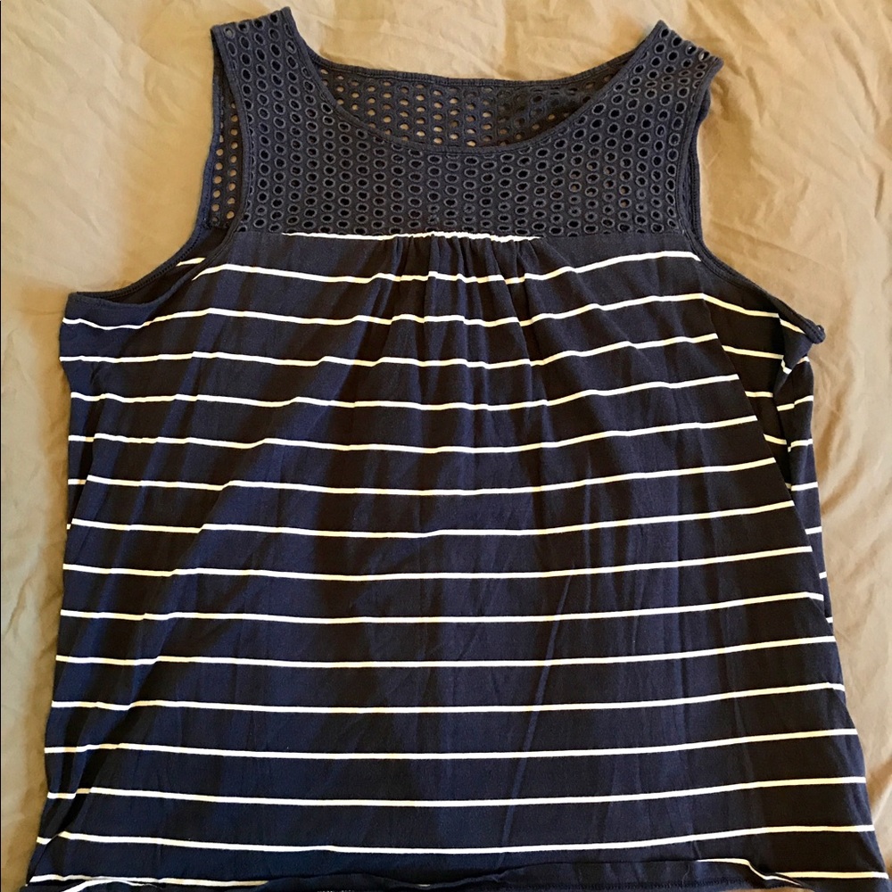 One navy tank