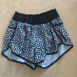 Lululemon size 6 tracker shorts