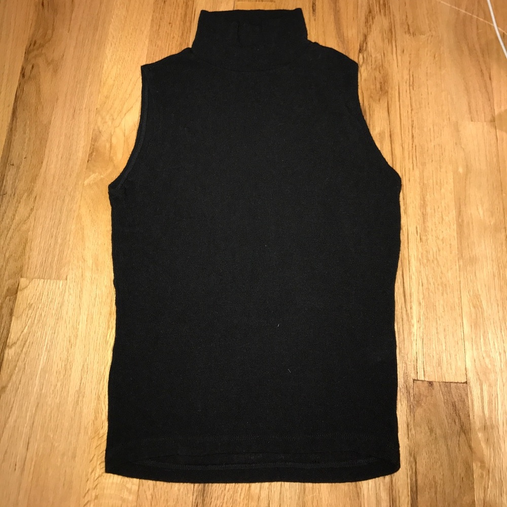 No sleeve, black turtle neck