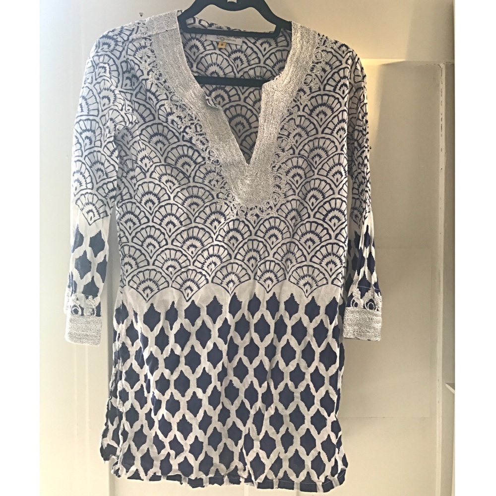 👓 Beautiful embroidered cover up 💙