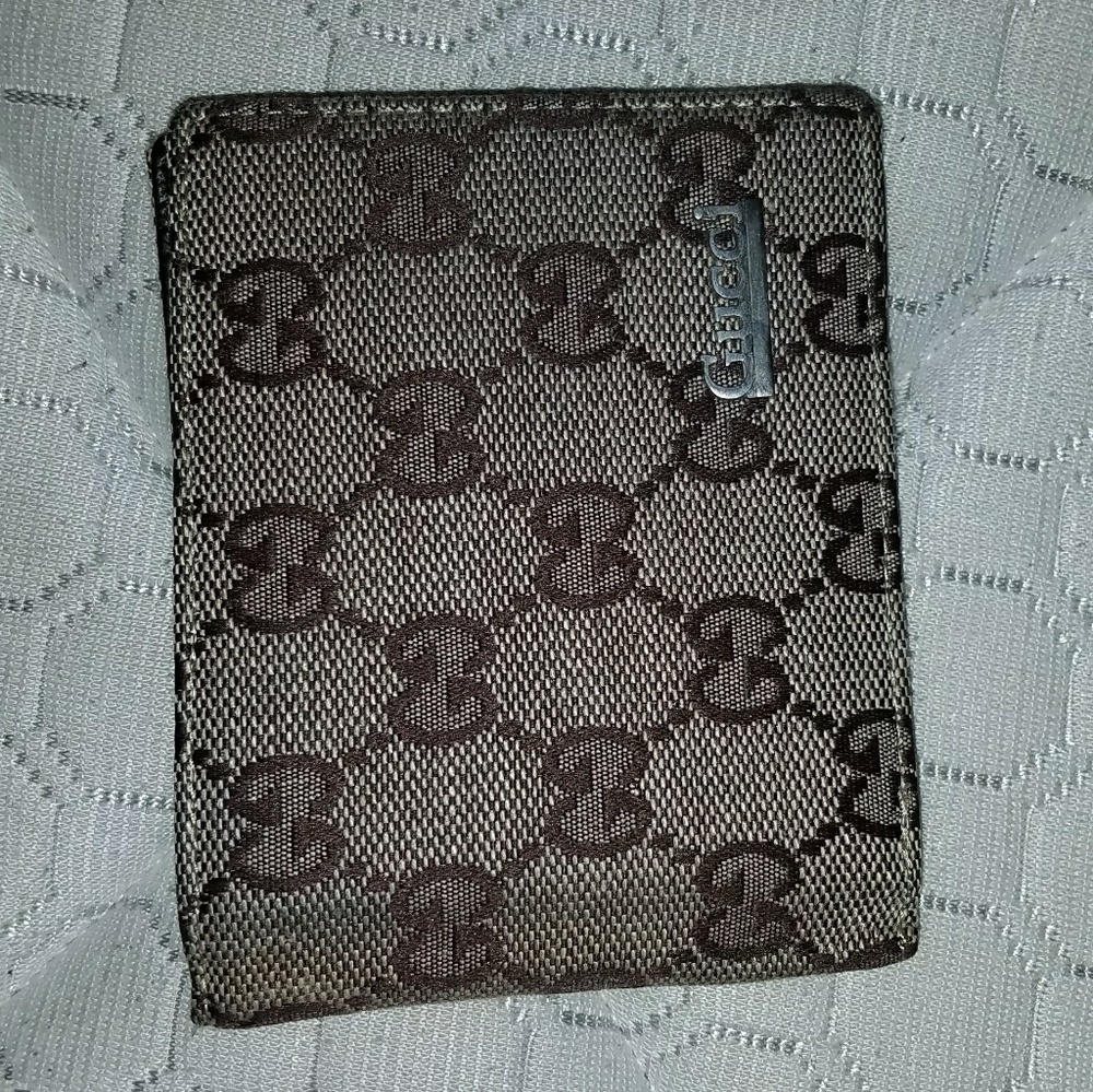 Authentic Gucci wallet, never used - Picture 1 of 3