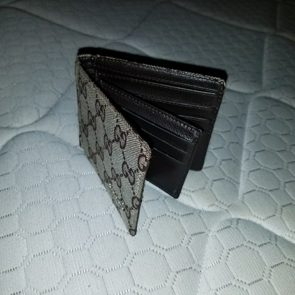 Authentic Gucci wallet, never used - Picture 3 of 3