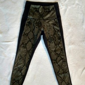 Sz 8 Lululemon leggings snake print