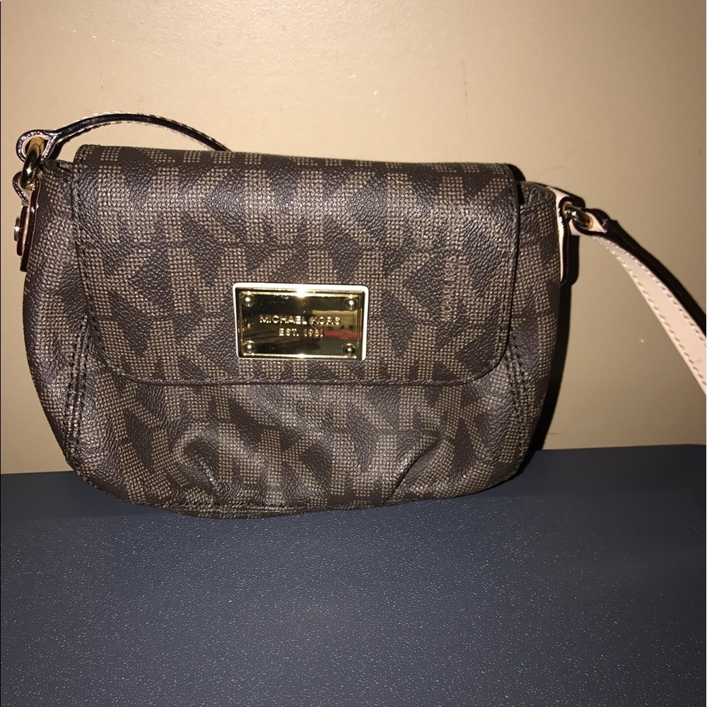 🚨SOLD🚨Michael Kors crossbody  and wallet