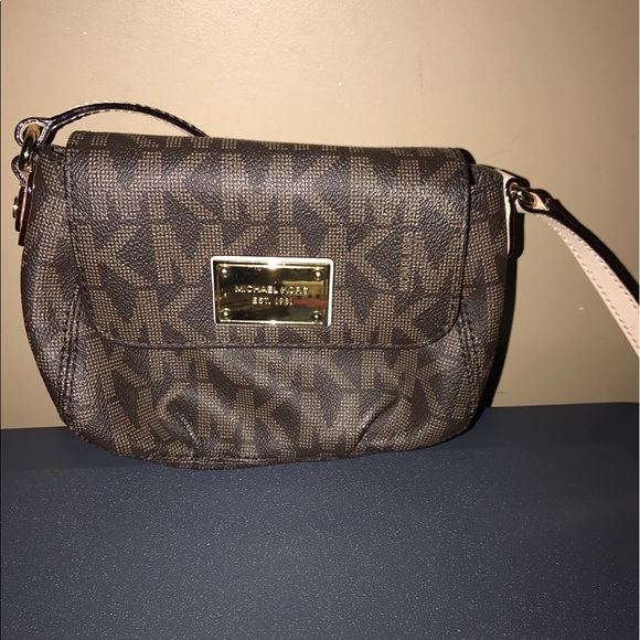 🚨SOLD🚨Michael Kors crossbody  and wallet - Picture 1 of 4