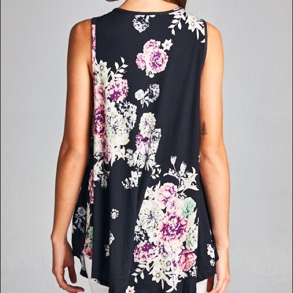 Black sleeveless floral print Boho top - Picture 3 of 5