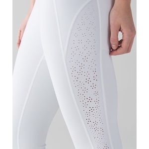 Lululemon BEYOND BOUNDARIES CROP 6 leggings