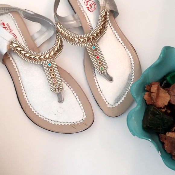 #A82 🎉HP🎉Gorgeous Silver Embellished Flats - Picture 3 of 6