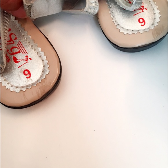 #A82 🎉HP🎉Gorgeous Silver Embellished Flats - Picture 6 of 6