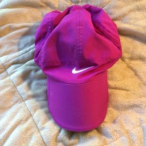Nike magenta running hat