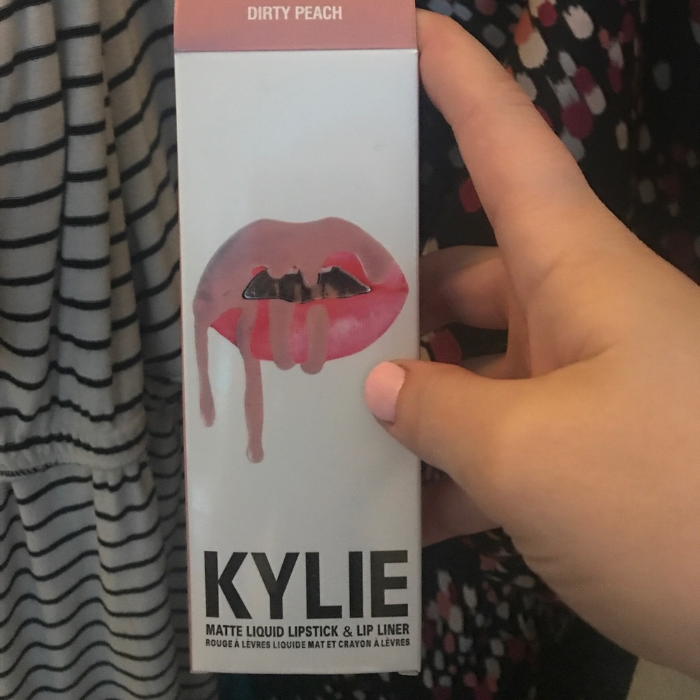 Kylie lip kit dirty peach