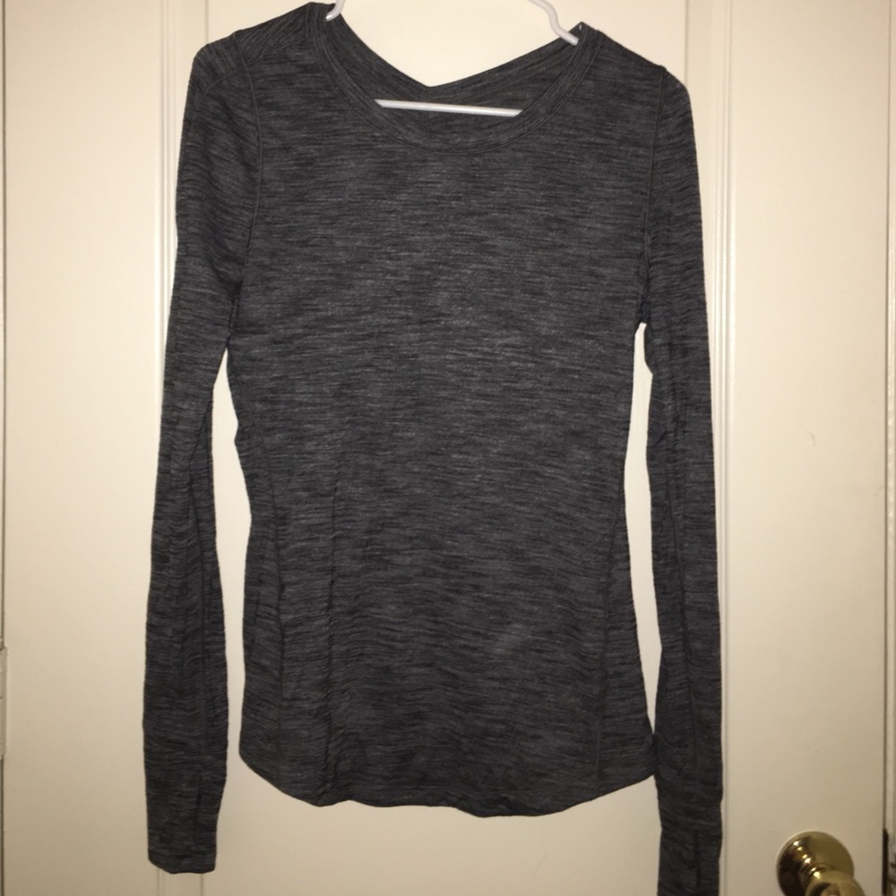 Lululemon long sleeve shirt with thumb holes