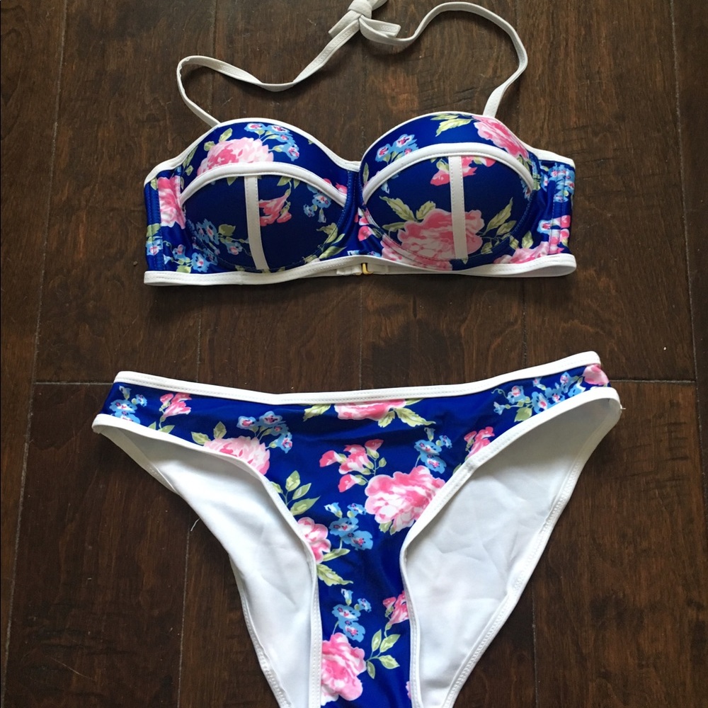 NEW ARRIVAL! Floral swimsuit!
