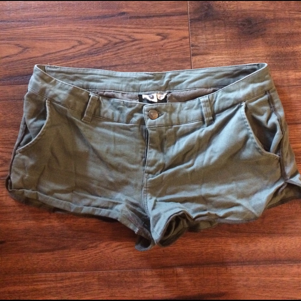 Dark green Roxy shorts size 28